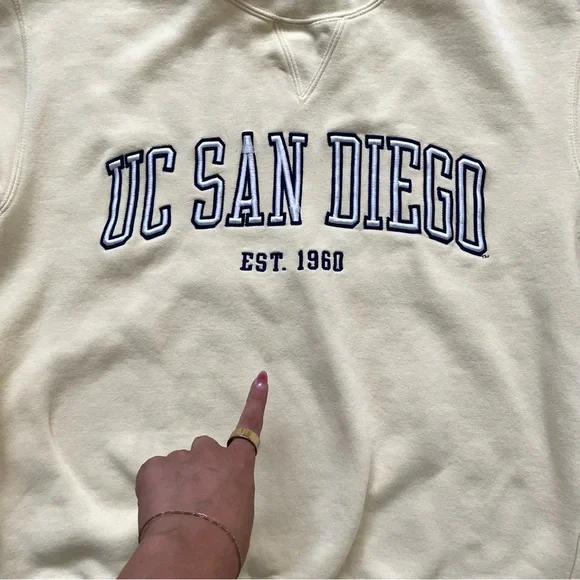 UC SAN DIEGO CREWNECK - Picture 2 of 7